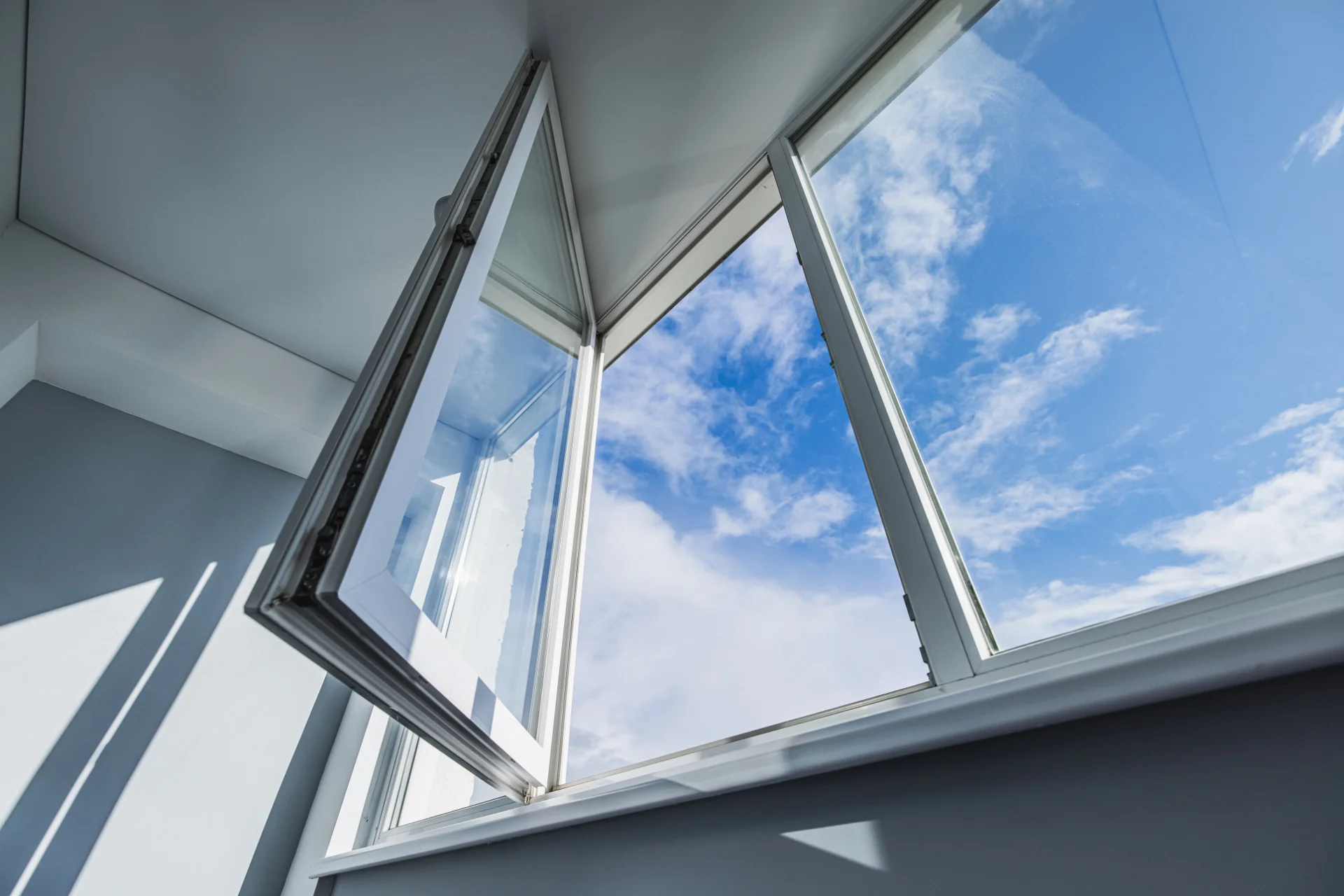 VLX 80 Casement Window in Sunrise, FL | Sightline Windows & Doors Sunrise - detail 1